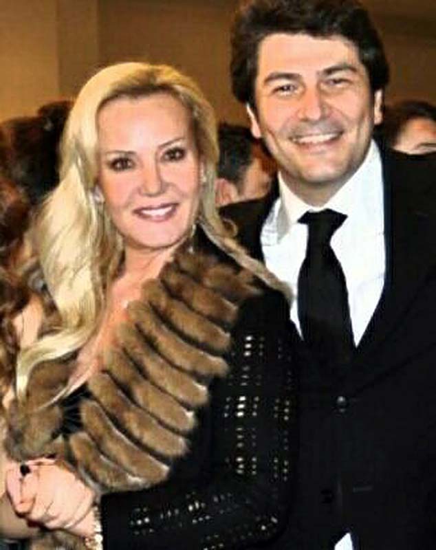 Pınar Altuğ bu yıl da unutmadı! Vatan Şaşmaz'ı ölüm yıl dönümünde andı: Özlüyorum