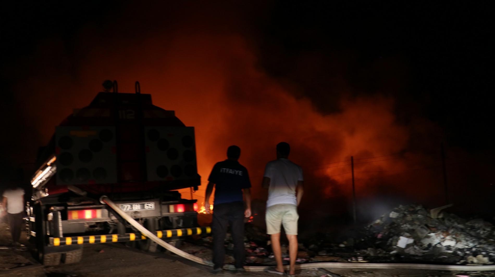 Yalova'da çöp depolama alanında yangın çıktı!