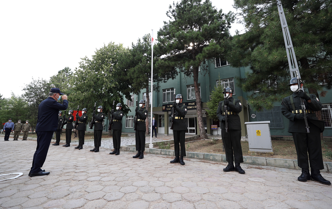 Bakan Hulusi Akar'dan Yunanistan açıklaması Türkiye'ye karşı tehdit dili kullanıyorlar