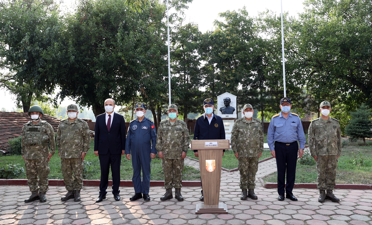 Bakan Hulusi Akar'dan Yunanistan açıklaması Türkiye'ye karşı tehdit dili kullanıyorlar