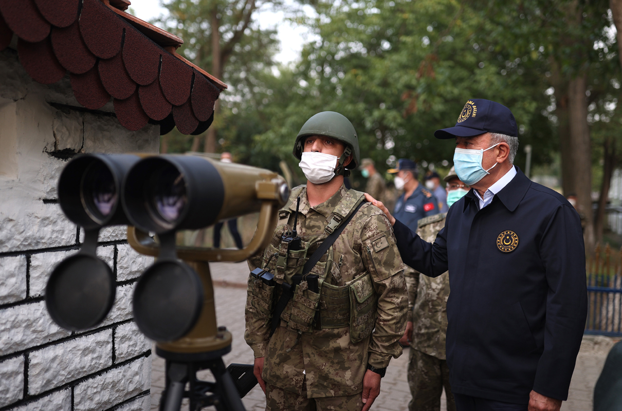 Bakan Hulusi Akar'dan Yunanistan açıklaması Türkiye'ye karşı tehdit dili kullanıyorlar