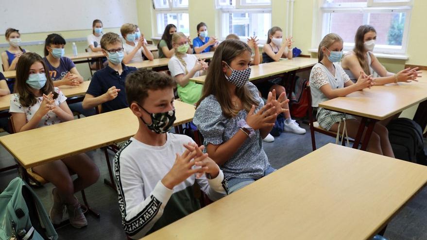 Aşı yaptırmayan öğretmen, öğrencilerinin çoğuna koronavirüs bulaştırdı!