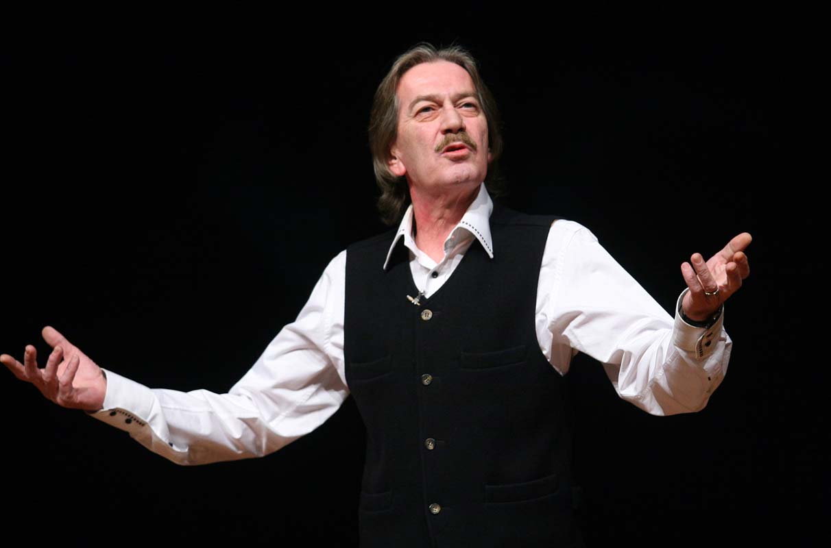 Ölümüyle herkesi üzüntüye boğdu! İşte eski eşi Derya Baykal ve kızlarının Ferhan Şensoy'a yürek burkan vedası...