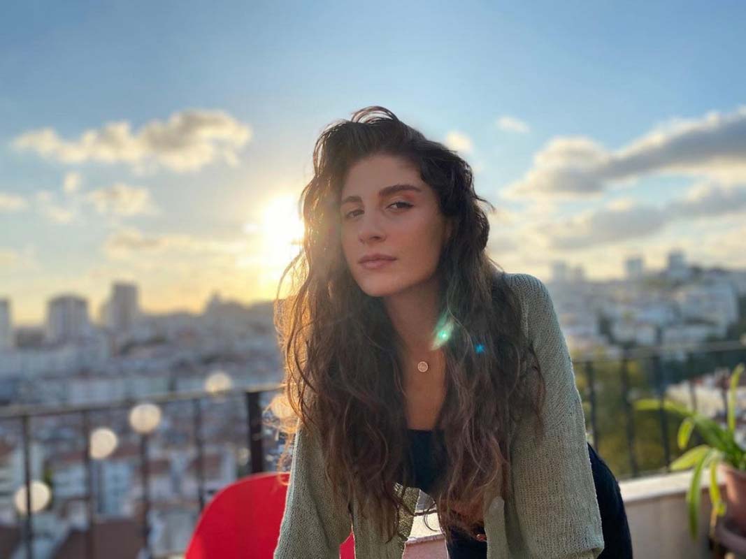 Demir Kadın Neslican filminin yıldızı Naz Çağla Irmak, Sarp Levendoğlu ile aşk yaşıyor!