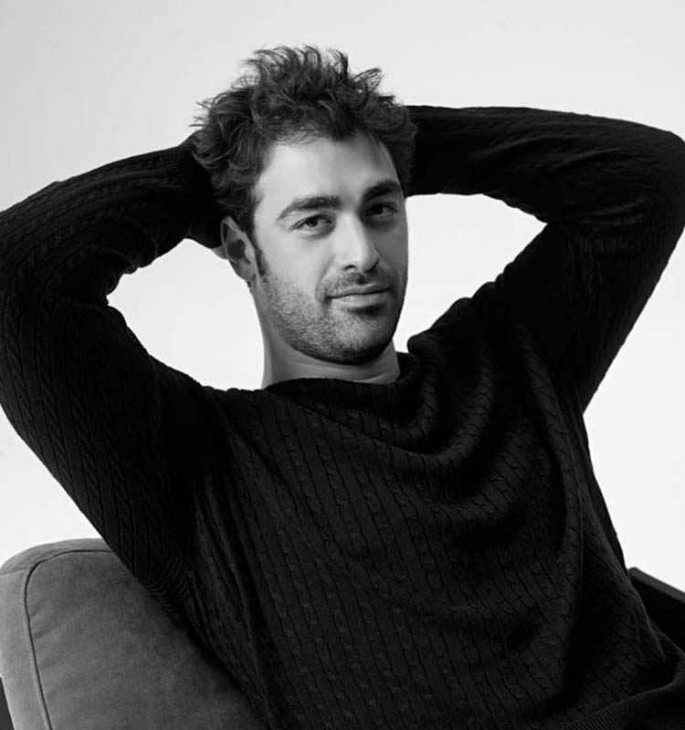 Demir Kadın Neslican filminin yıldızı Naz Çağla Irmak, Sarp Levendoğlu ile aşk yaşıyor!