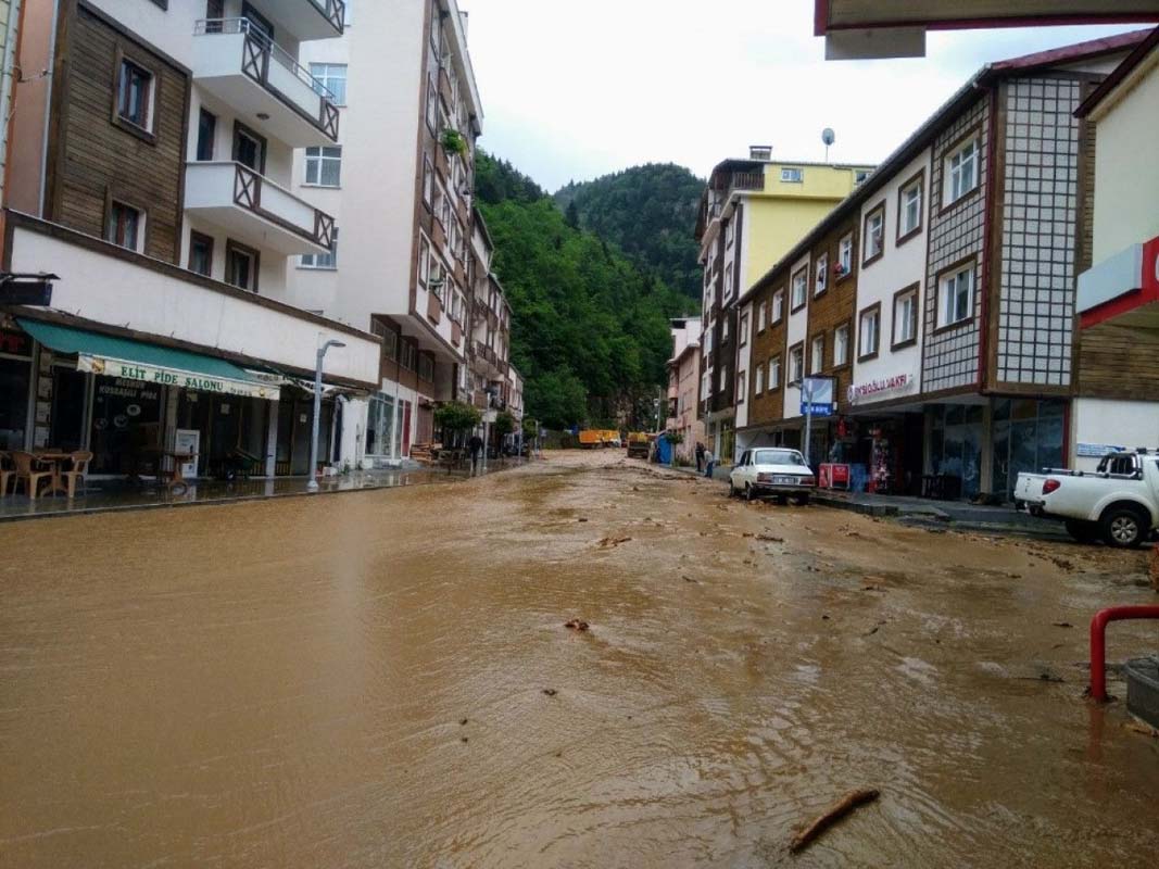 Meteoroloji'den Batı Karadeniz için sarı uyarı! Kuvvetli gök gürültülü sağanak yağış, sel, fırtına, hortum...