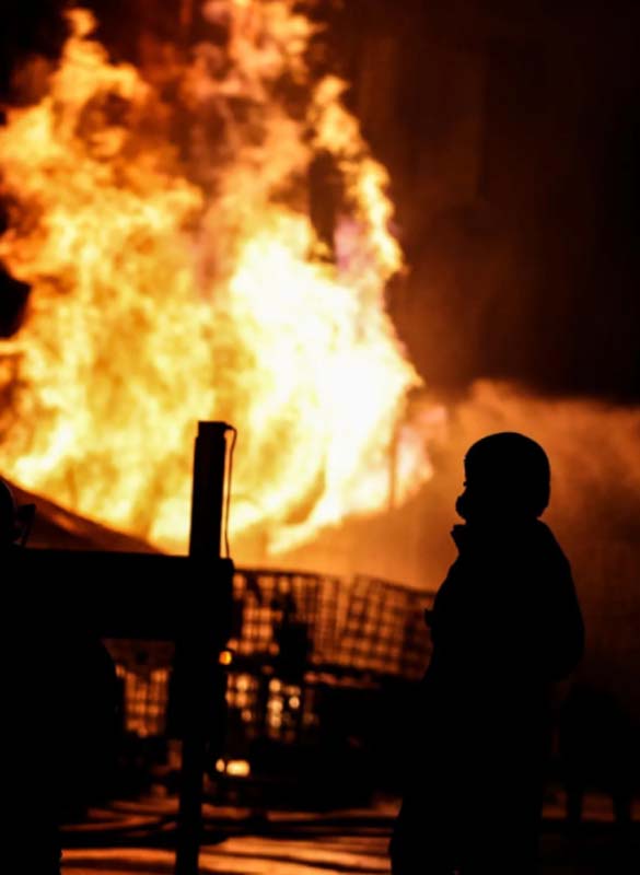 İkitelli Çevre Sanayi Sitesi'ndeki yangın 9 saatlik çalışmanın ardından kontrol altında