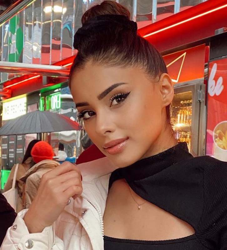 Özcan Deniz’den 25 yaş küçük sevgilisine bomba jest! Esmer güzeli sevgilisi bu haberi duyunca bakalım ne yapacak!