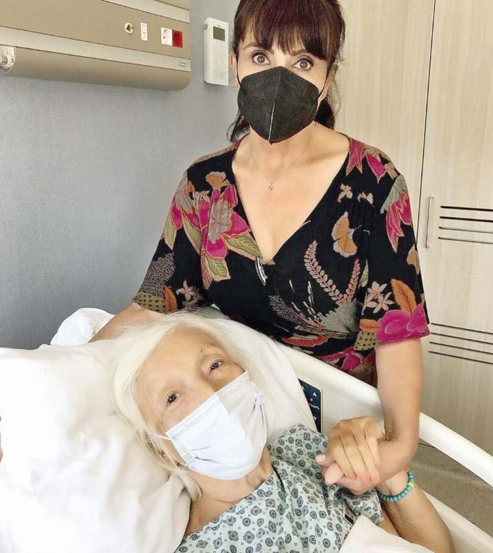 Şarkıcı Ayşegül Aldinç'ten üzen haber! Sosyal medya hesabı üzerinden sevenlerinden dua istedi!