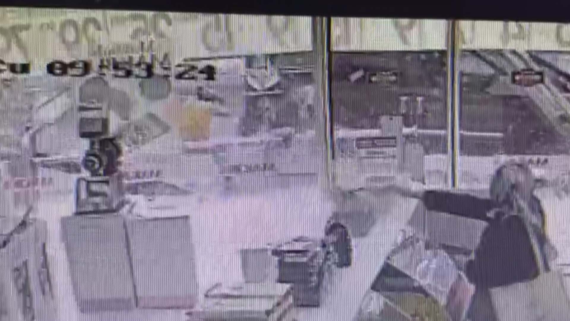 Kasımpaşa'da ticari araç otobüs durağına daldı: 1 ölü, 3'ü ağır 7 yaralı 