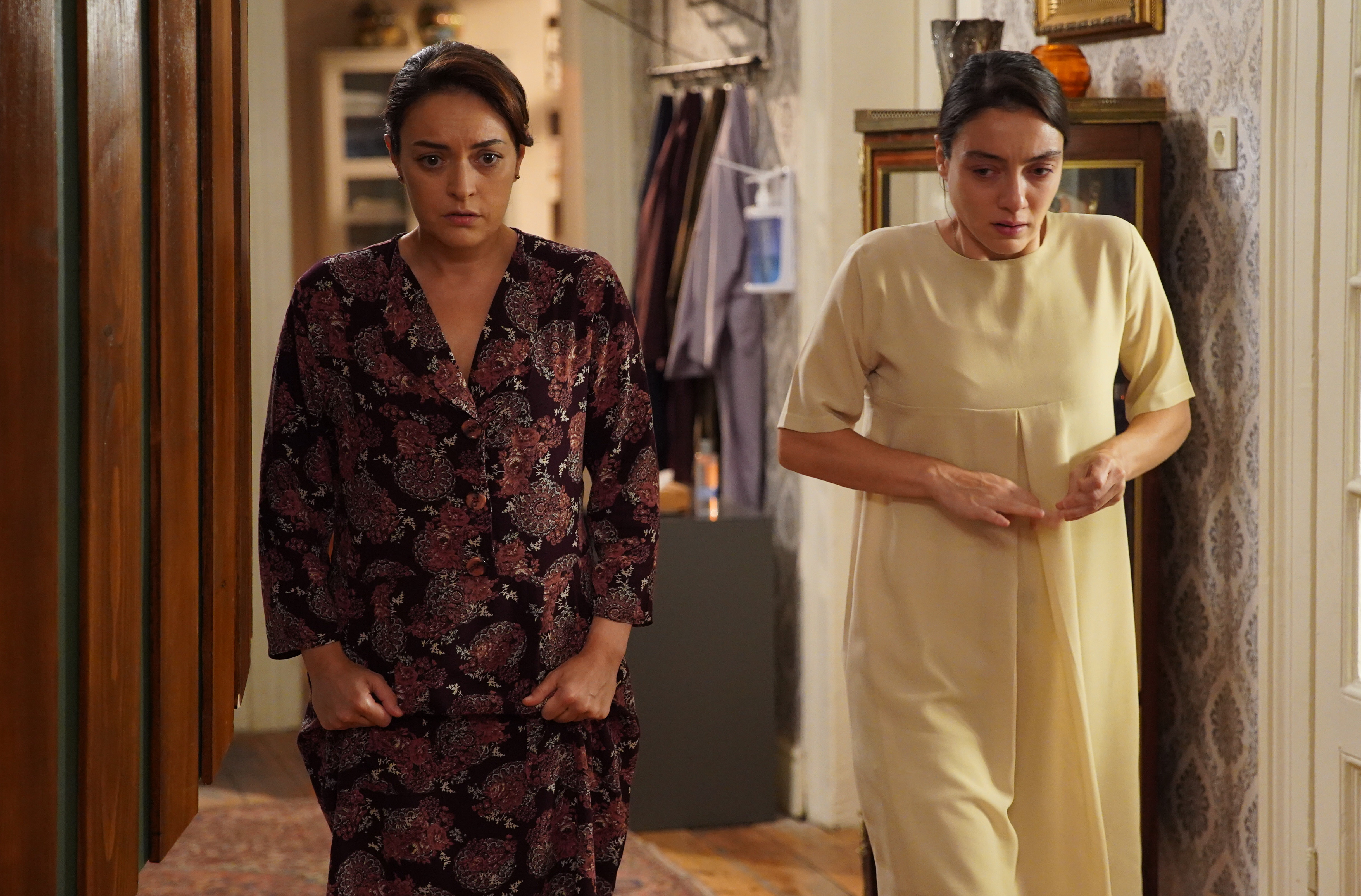 Masumlar Apartmanı'nda şoke eden ayrılık! Ezgi Mola diziye veda ediyor! Yerine gelecek ismin bile netleştiği söyleniyor!