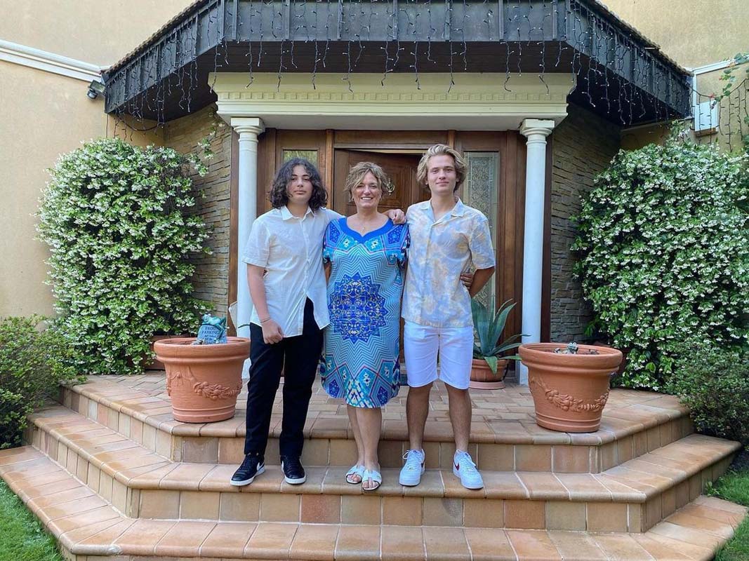 İrem Derici'nin babası Hulusi Derici kadınlık görevini yerine getirmiyor gerekçesiyle 21 yıllık eşine milyonluk boşanma davası açtı! 