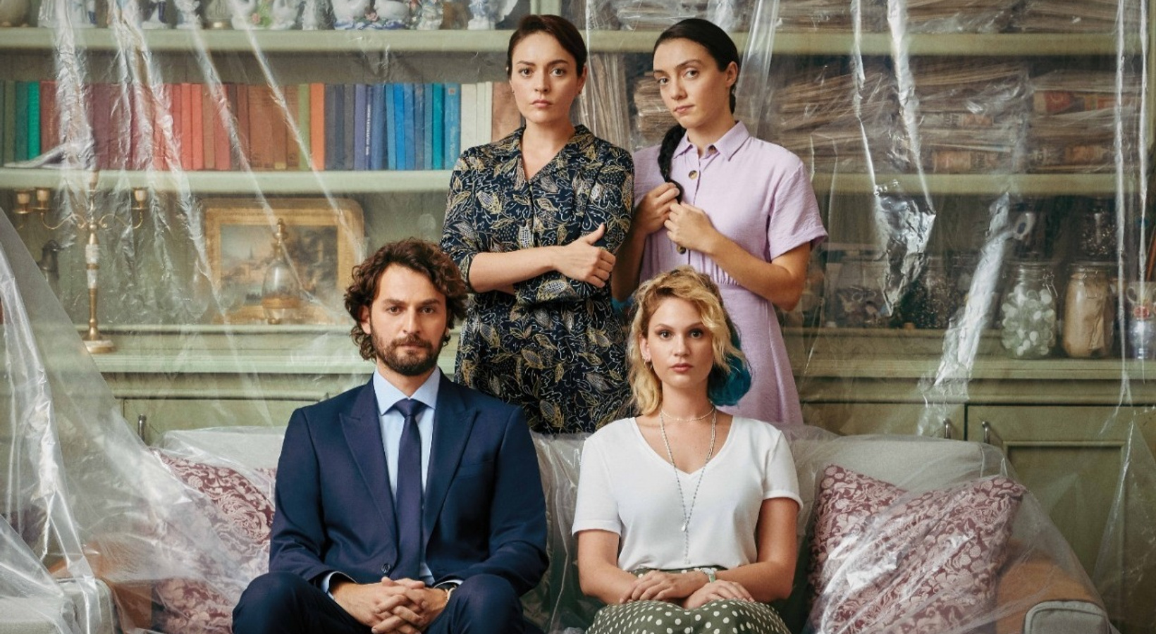 Masumlar Apartmanı'nda şoke eden ayrılık! Ezgi Mola diziye veda ediyor! Yerine gelecek ismin bile netleştiği söyleniyor!