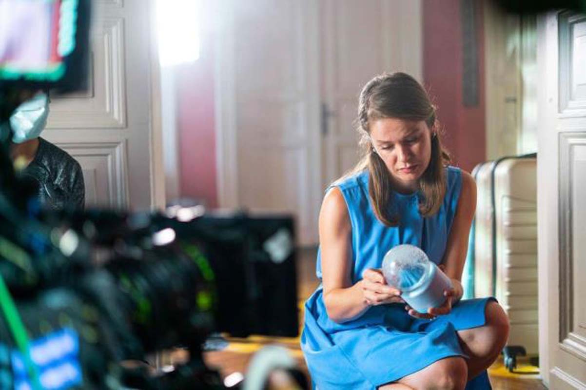 Sedat'la evlenen Nalan neler yaşayacak? İşte Camdaki Kız'ın merakla beklenen fragmanı ve fotoğrafları! 9 Eylül'de Kanal D'de