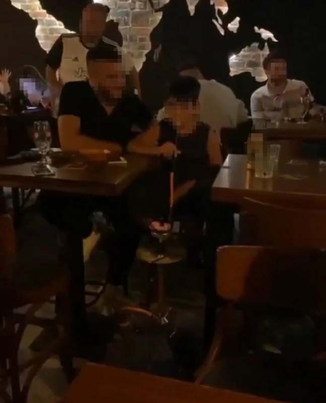 Aydın'da akılalmaz olay! Küçücük çocuğa alkol ve nargile içirdiler! Görüntülere sosyal medyada tepki yağdı