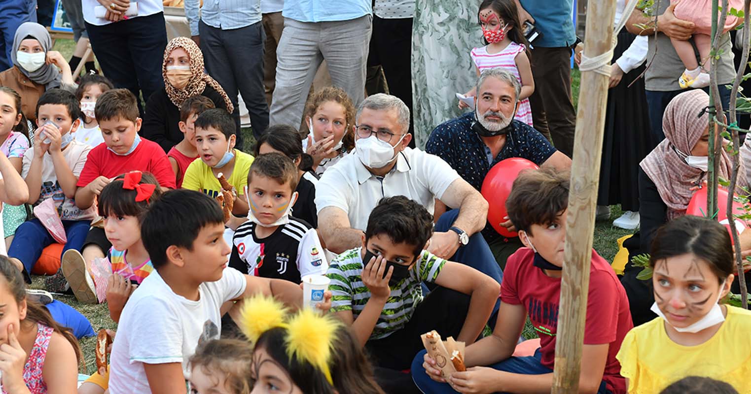 Üsküdar, beş çayında Valide-i Atik Mahallesi Pazarbaşı Parkında buluştu!