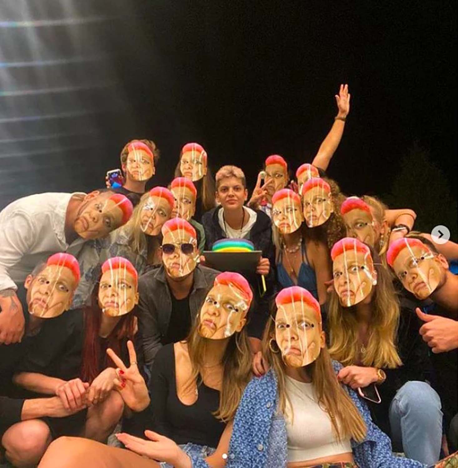 Ebrar Karakurt'a veda partisinde dikkat çeken LGBTİ bayrak detaylı pasta