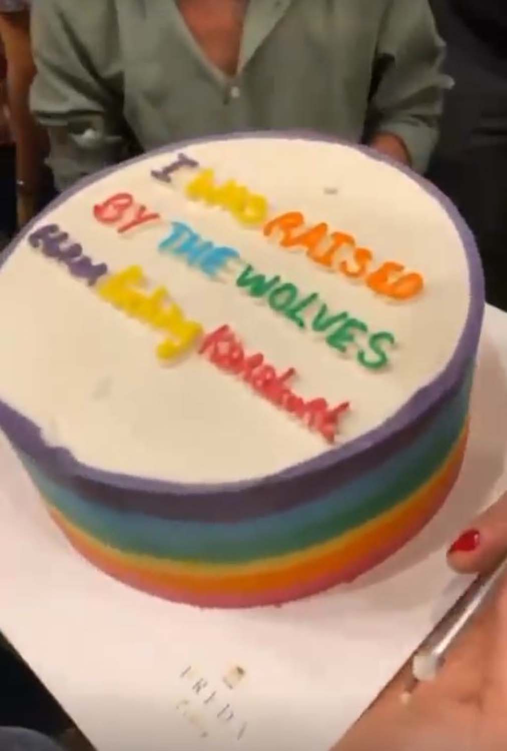 Ebrar Karakurt'a veda partisinde dikkat çeken LGBTİ bayrak detaylı pasta