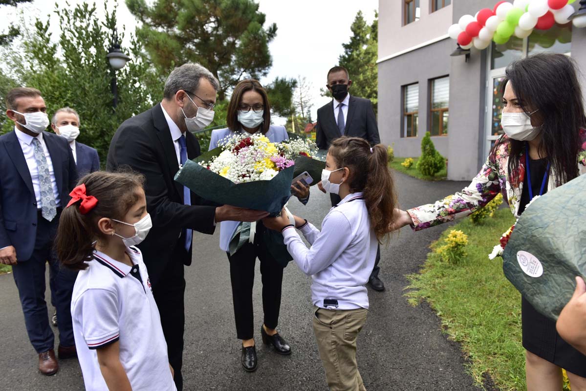 Pendik'te ilk ders zili çaldı!