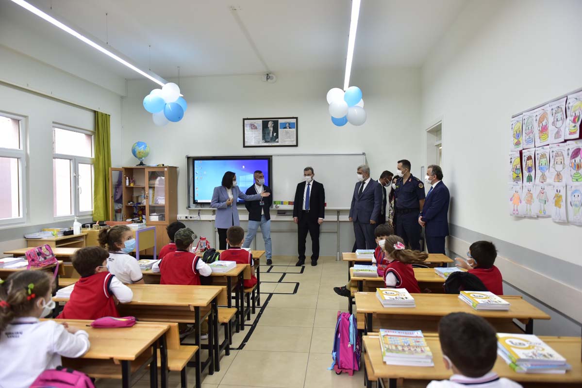 Pendik'te ilk ders zili çaldı!