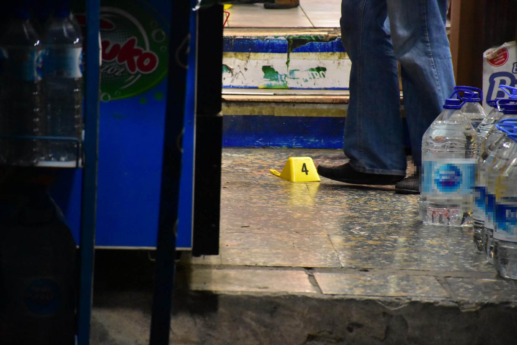 Trafik polislerine bıçak çektiği iddia edilen şüpheli silahla vuruldu