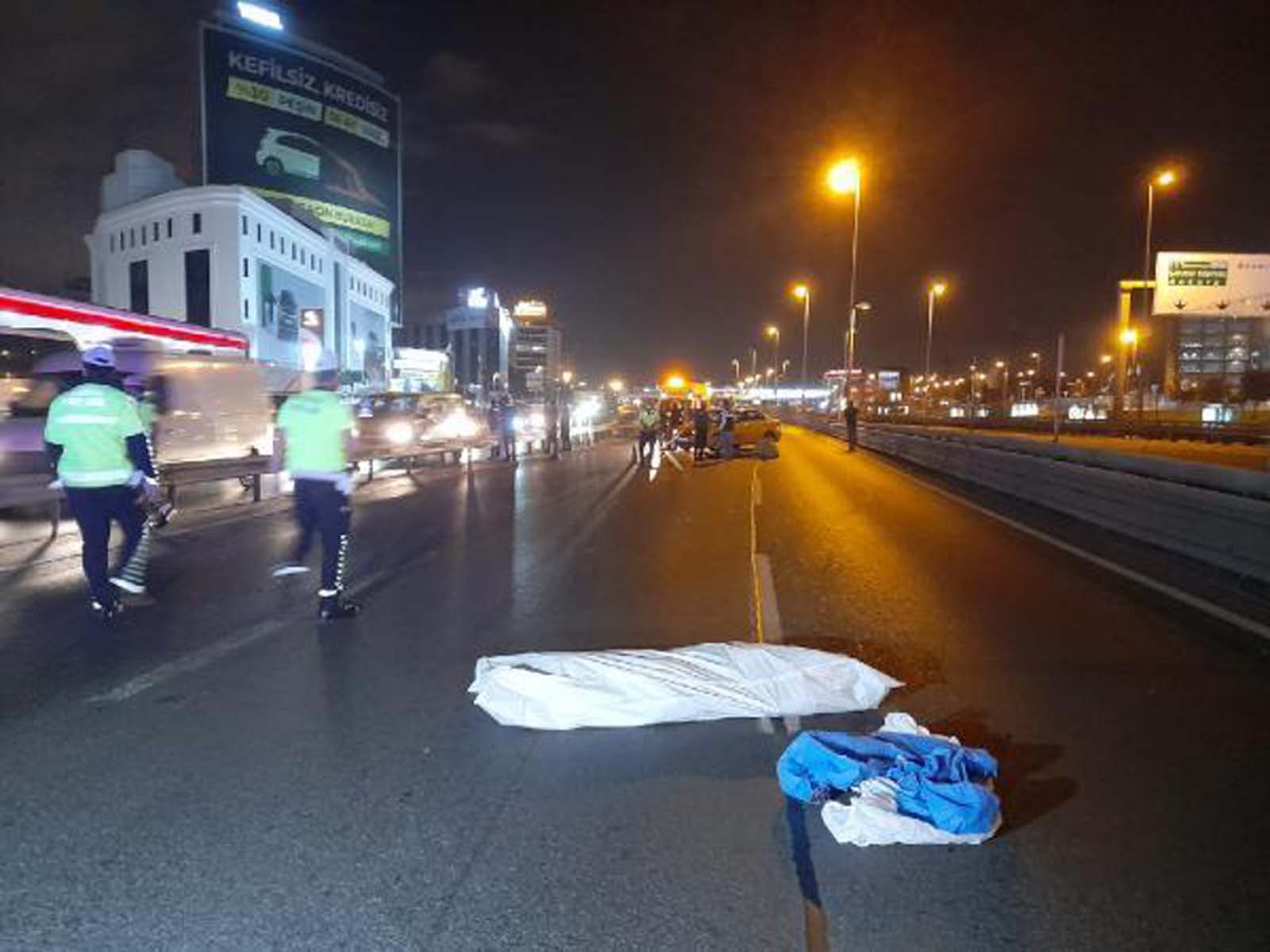 Zeytinburnu'da makas faciası: 2 kişi öldü! Kazada bir kişinin kopan kafası yola savruldu 