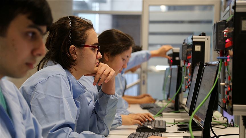 Milli Eğitim Bakanı Özer açıkladı! Bir ilk: meslek ders kitapları ücretsiz olacak!