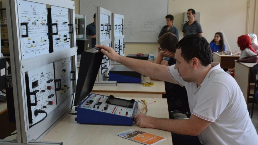 Milli Eğitim Bakanı Özer açıkladı! Bir ilk: meslek ders kitapları ücretsiz olacak!