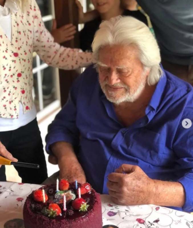 Türk sinemasının usta ismi Cüneyt Arkın 84 yaşına girdi! Paylaşımı, görenlerin duygulanmasına neden oldu...