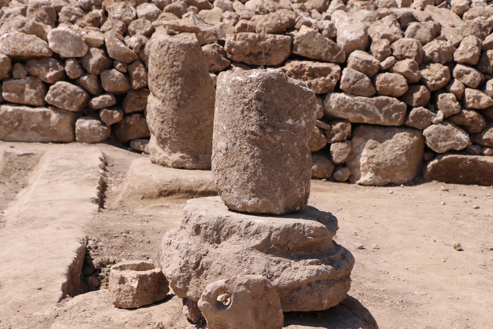 Perre Antik Kenti'ndeki kazı çalışmalarında sütun ve yazıtlar bulundu