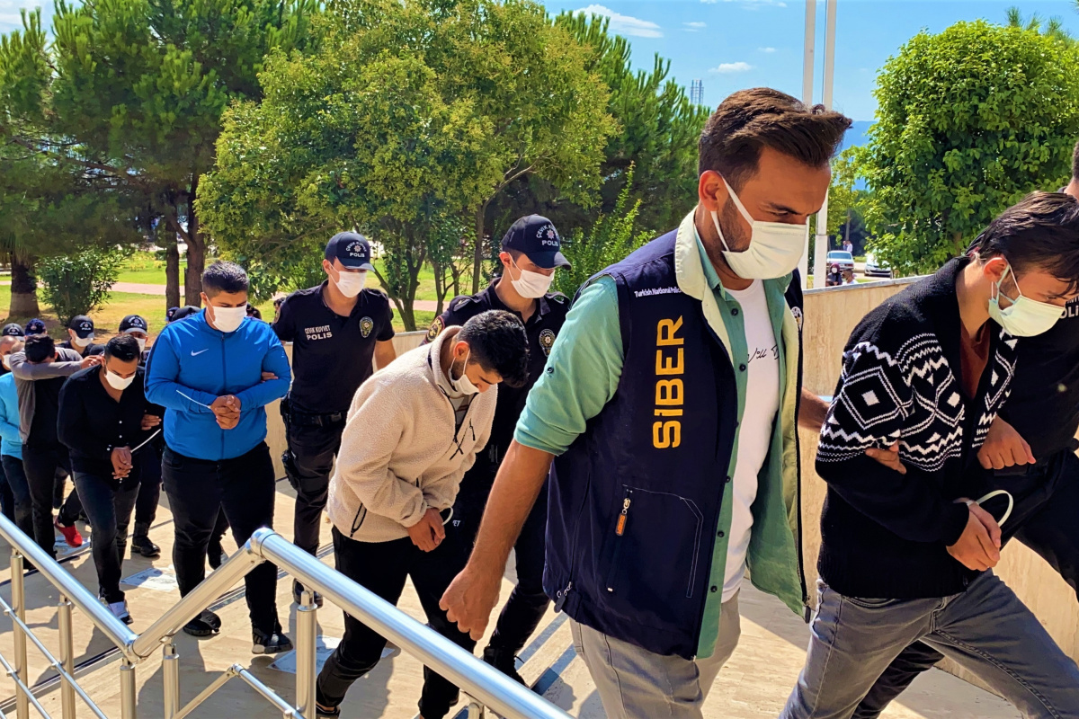 700 bin lira vurgun yapan dolandırıcı, kına gecesinde yakalandı!