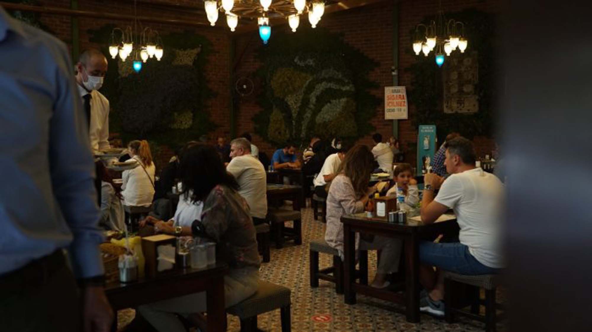 Kadıköy'deki kebapçı 8 bin 400 lira maaşla garson bulamıyorum dedi, yalanı ortaya çıktı!