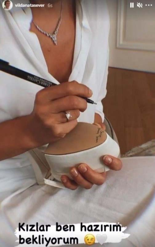 7043-4.jpgGeçtiğimiz günlerde dünyaevine giren Mehmet Erdem ve Vildan Atasever hakkında bomba iddia! Erken evliliklerinin sebebi ortaya çıktı!