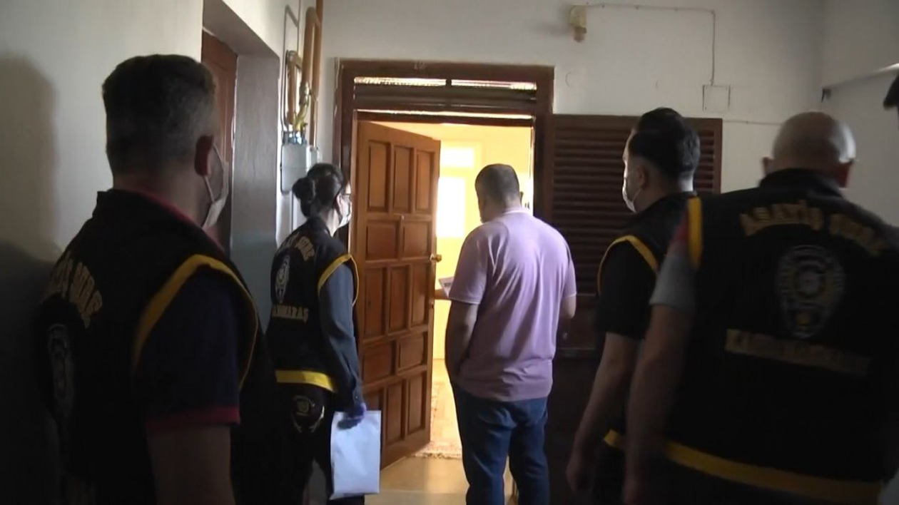 Fuhuş baskınında veresiye defteri detayı şok etti! Kiminin 300 kiminin 500 Lira borcu çıktı