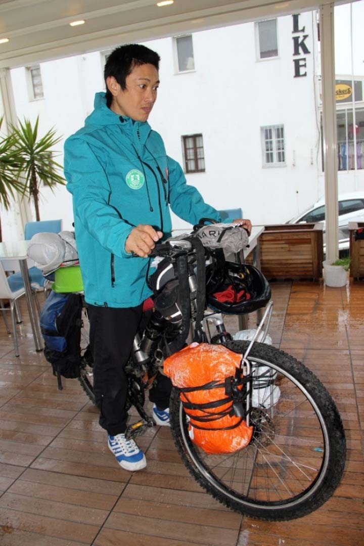 japon-turist-9-yildir-bisikletle-dunyayi-geziyor-01514568426.jpg