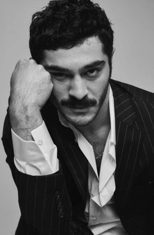 Burak Deniz, Şahmeran dizisinde Serenay Sarıkaya'yla harikalar yaratacak! Bomba gibi geliyorlar!