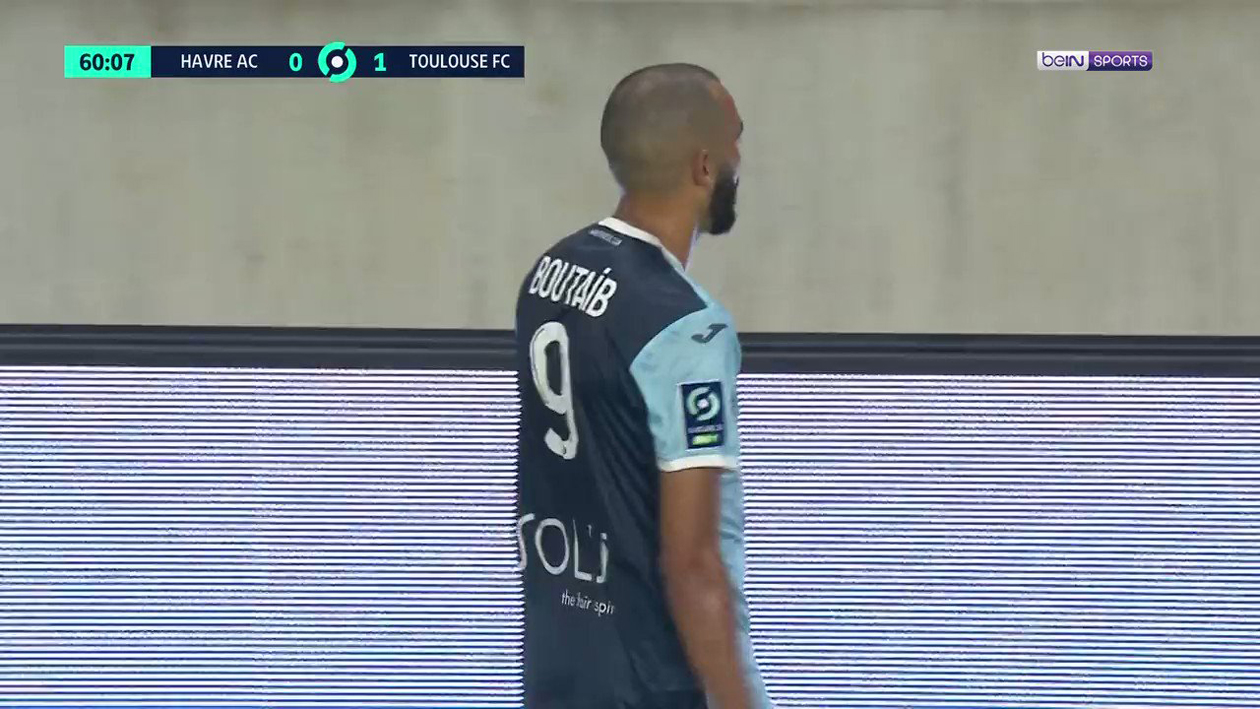 Süper Lig'de de forma giyen Khalid Boutaib taraftarla kafa kafaya geldi!