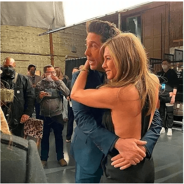 Friends'in yıldızlarını aşk yaşadığı söyleniyordu! Jennifer Aniston sessizliğini bozarak David Schwimmer hakkında bir itirafta bulundu!