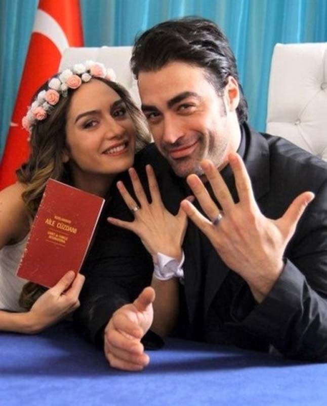 Taze aşıklar galada ortaya çıktı! Naz Çağla Irmak - Sarp Levendoğlu çifti ilk kez görüntülendi!