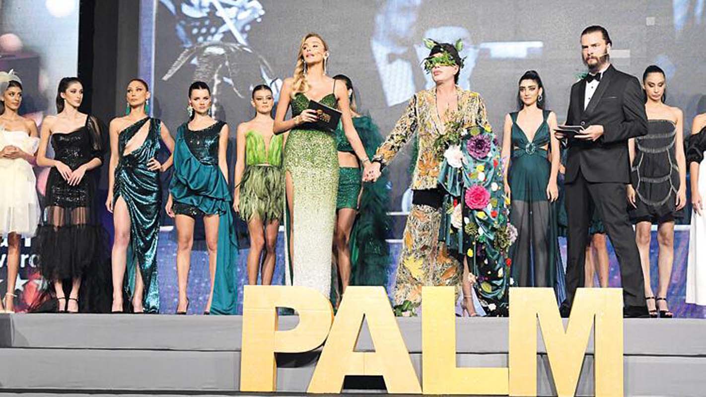 Erkan Petekkaya'dan klas hareket! Binnur Kaya'nın karşısında diz çöktü! Gelen cevap ayakta alkışlandı