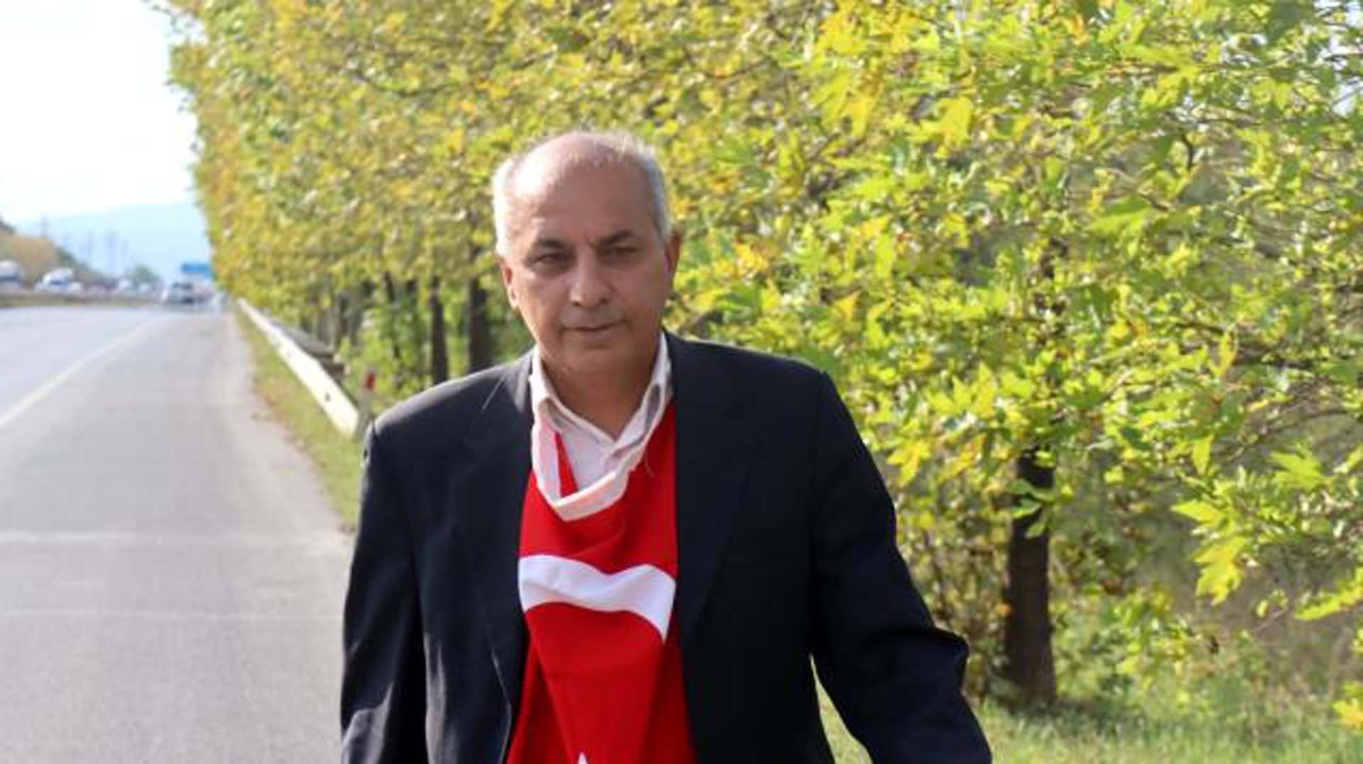 Aşıya 'şeytanın sıvısı' diyen adamın inadı pes dedirtti! Ankara'dan İstanbul'a yürüyor!