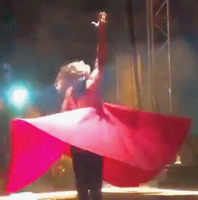 Edremit Belediyesi'nin skandalından sonra bir skandal da İzmir Belediyesi'nden! Yarı çıplak semazen şov yaptı!