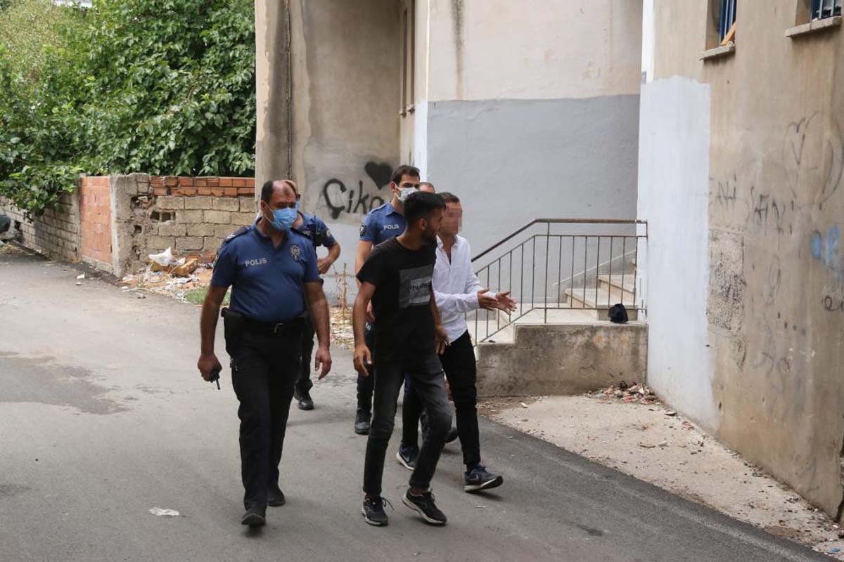 Çatıya çıkıp intihar etmek istedi! Bir bardak çay genci hayata döndürdü