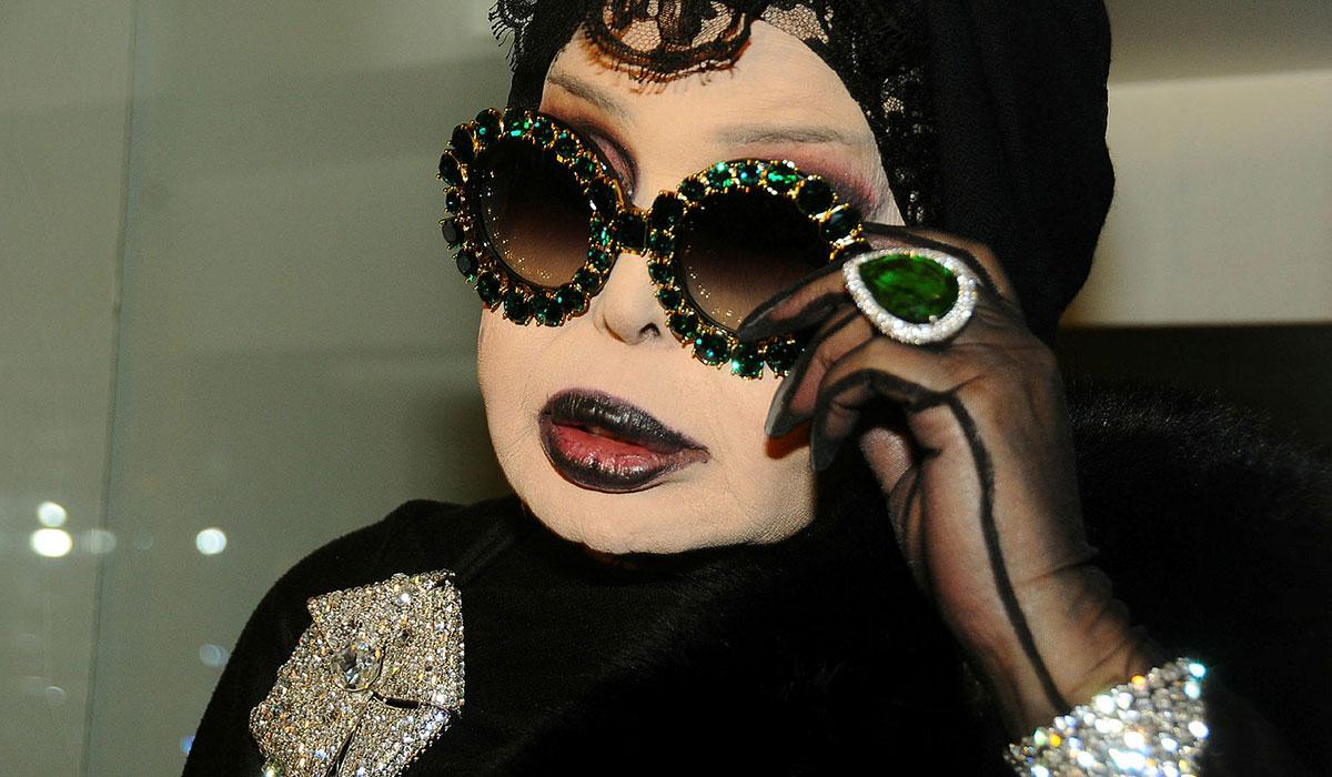 Diva Bülent Ersoy'u yıkan haber! Babası Fikret Erkoç hastaneye kaldırıldı! Bir an olsun yalnız bırakmıyor