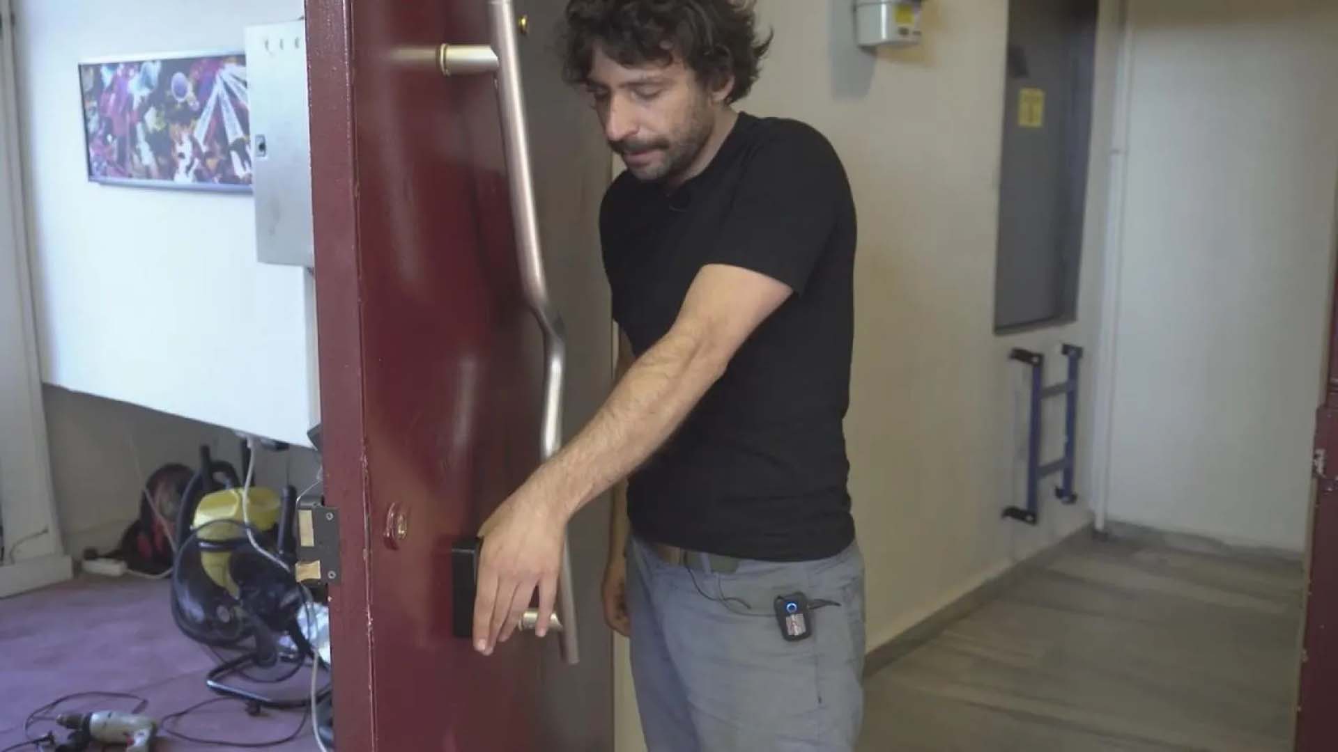 Türk Youtuber deri altına çip yerleştirdi! Bir çok elektronik cihazda kullanabiliyor