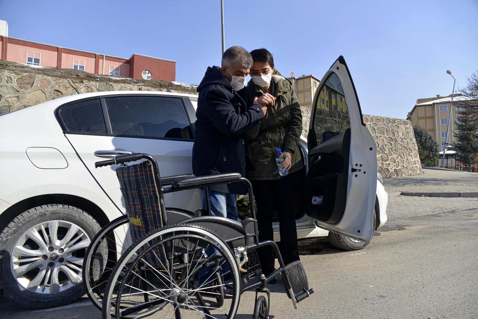 "Ayrılırsan 2,5 liralık kurşuna bakar" diyen tecavüzcü koca eşini nerdeyse öldürüyordu!