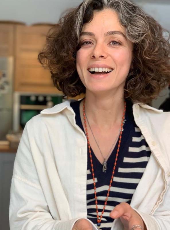 Doğum için gün sayıyor! Özge Özpirinçci bebek beklediği sevgilisi Burak Yamantürk ile bugün evleniyor!