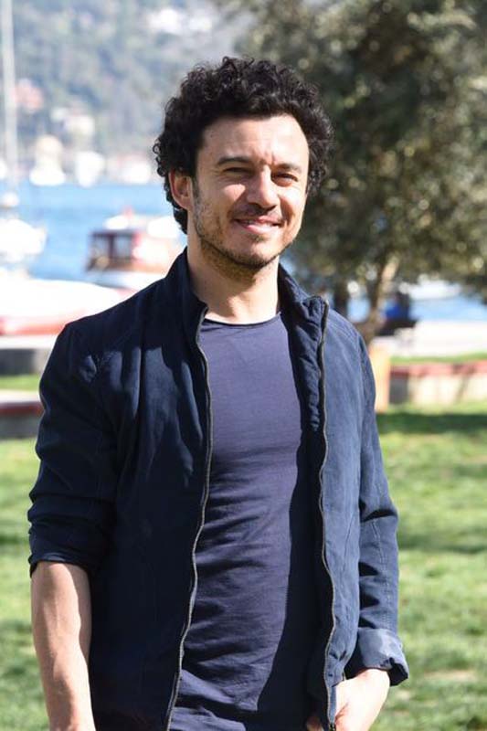 Şarkıcı Buray'ın sahnede başına gelen olay karşısında neye uğradığını şaşırdı! Nedeni kırmızı ayakkabı giymemesi!