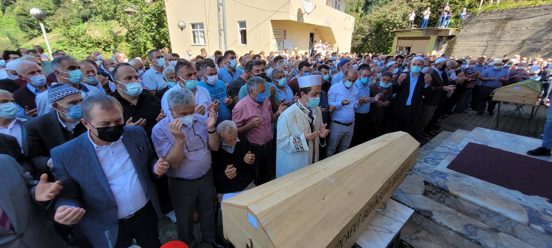 Baba ve 3 çocuğu yangında hayatını kaybetti! Annenin kurtarma çabaları yeterli olmadı