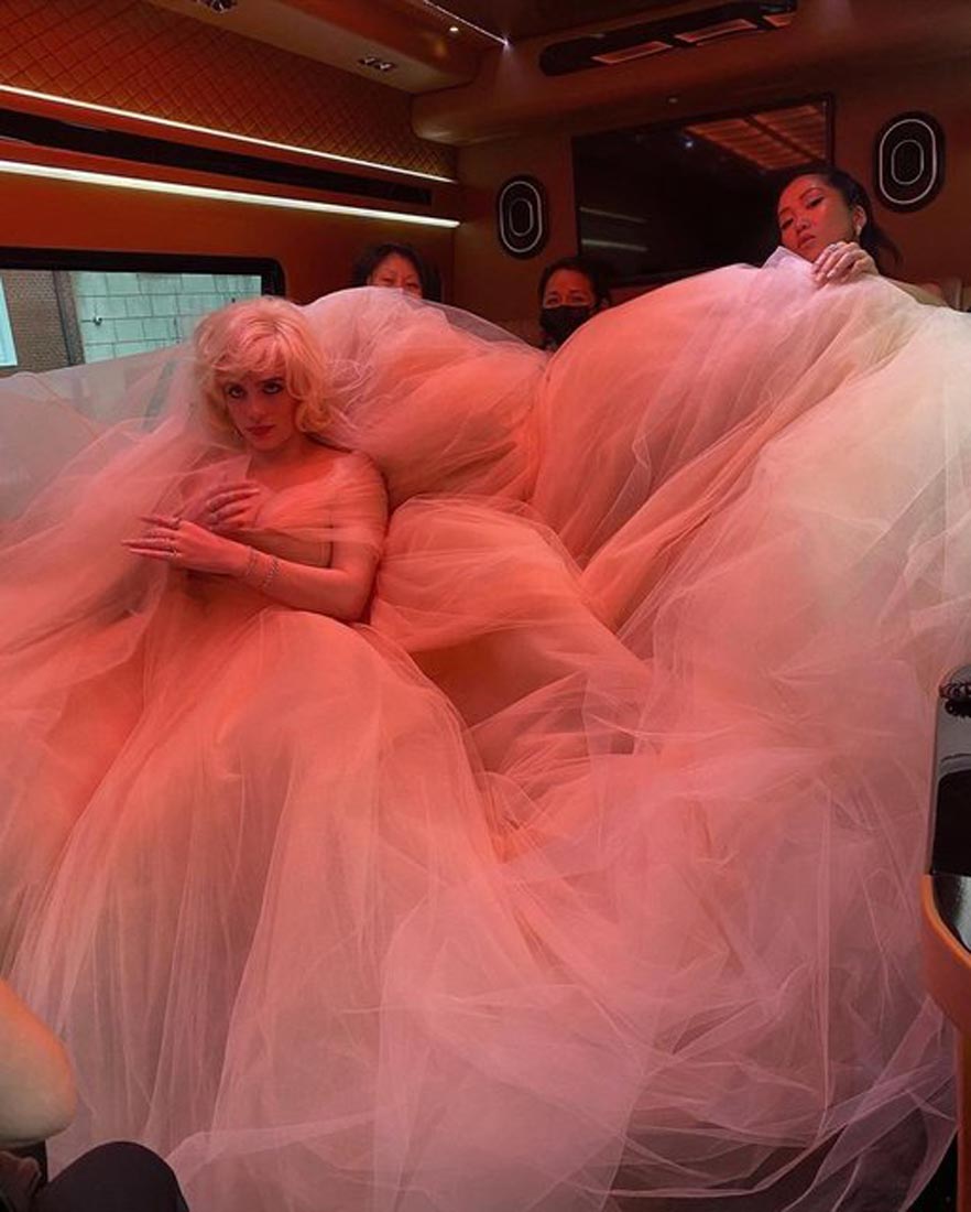 Billie Eilish "asla göstermem" dediği dövmesini paylaştı!